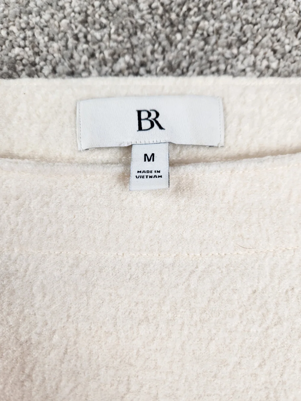 BANANA REPUBLIC Boucle Soft Cream White Crewneck Sweater Size Medium - Picture 3 of 3